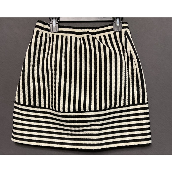 Xhilaration XS black & white/cream color striped mini skirt pull-on stretch - Picture 4 of 7